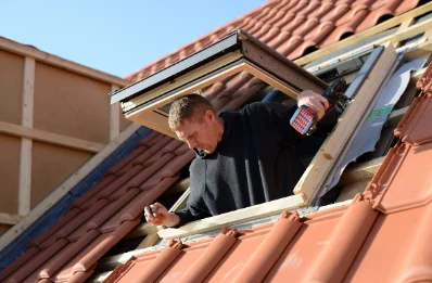 Pose de fenêtres de toit Velux à Cornus